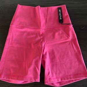 Set active biker shorts. New with tags